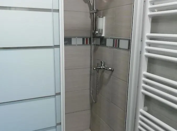 Le Kleber Au Choix Vue Sur Parc Ou Rue Simplicite D'acces, Charme Et Confort Garantis * Troyes