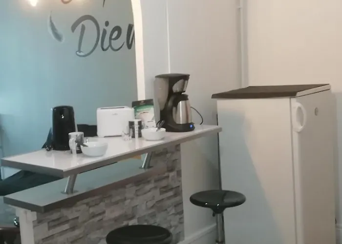 Le Kleber Au Choix Vue Sur Parc Ou Rue Simplicite D'acces, Charme Et Confort Garantis Apartamento Troyes